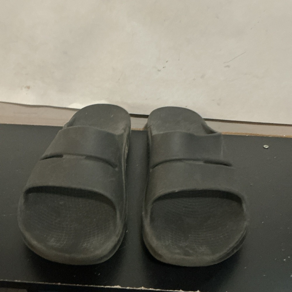 OOFOS- OOahh Unisex Black Recovery Slides US Men's 12 Women’s 14 EUR 45
